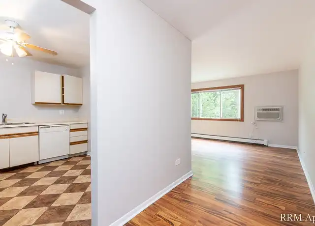 Property at Pioneer Court Apartments - 918 N Pioneer Rd, Waukegan, IL, 60085, 1 bed, 1 bath, [object Object]