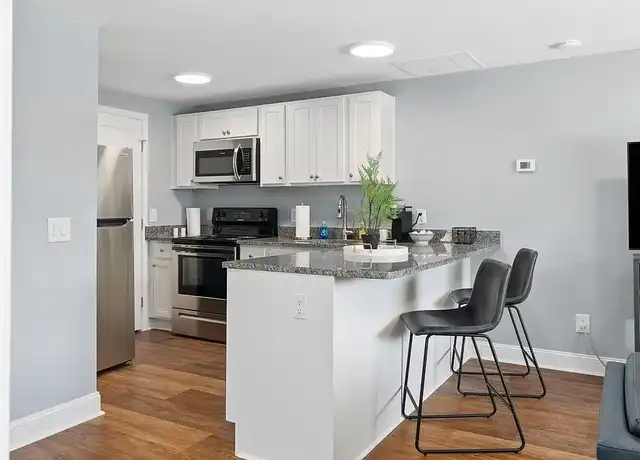 Property at 567 Riverview Apartments - 567 Riverview Dr, Columbus, OH, 43202, 2 beds, 1 bath, [object Object]