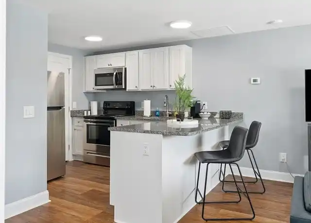 Property at 567 Riverview Apartments - 567 Riverview Dr, Columbus, OH, 43202, 2 beds, 1 bath, [object Object]