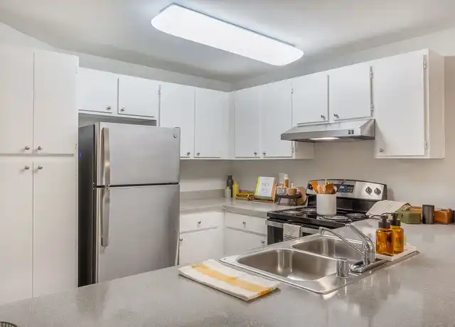 Property at Glen Park At West Campus - 952 SW Campus Dr, Federal Way, WA, 98023, 2 beds, 1.5-2.5 baths, [object Object]