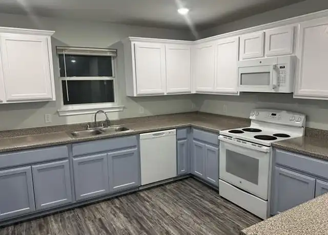 Property at 800 Sycamore St Unit 106, Commerce, TX, 75428, 4 beds, 4 baths, [object Object]