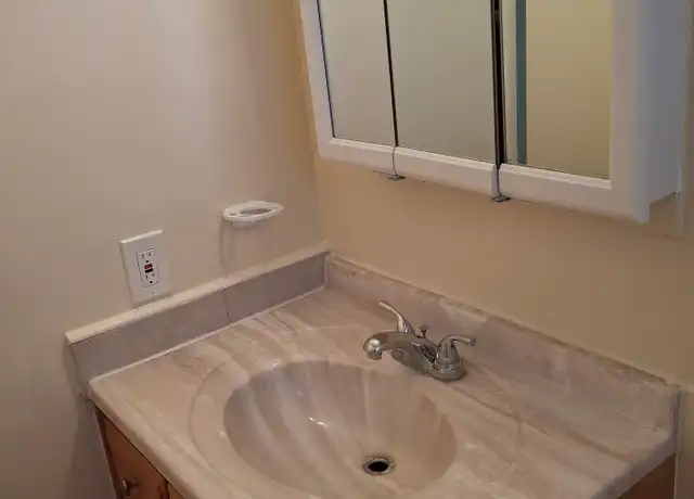 Property at 3674 Empire Dr, Los Angeles, CA, 90034, 1 bed, 1 bath, [object Object]