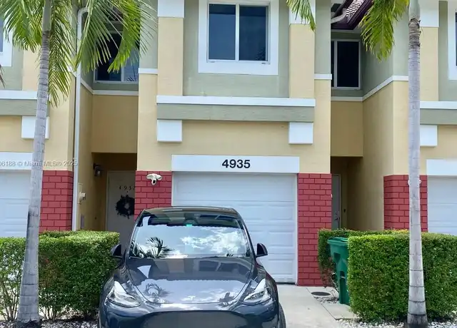 Property at 4935 SW 66th Ter #4935, Davie, FL, 33314, 3 beds, 2.5 baths, [object Object]