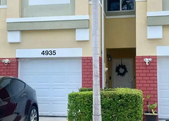 Property at 4935 SW 66th Ter #4935, Davie, FL, 33314, 3 beds, 2.5 baths, [object Object]