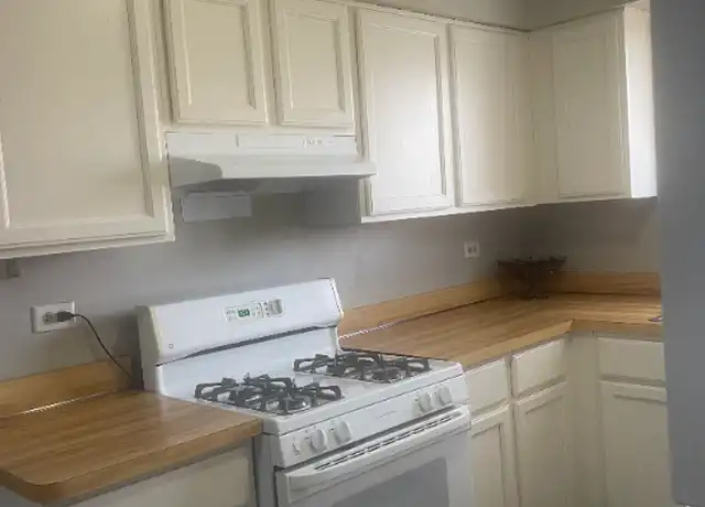 Property at 7718 Wildwood Ct, Darien, IL, 60561, 2 beds, 1 bath, [object Object]