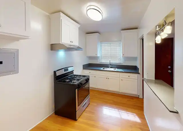 Property at Longwood Apartments...Beautiful 1 bedroom Apartment in Mid City...CALL NOW! - 1911 1/2 S Longwood Ave, Los Angeles, CA, 90016, 1 bed, 1 bath, [object Object]
