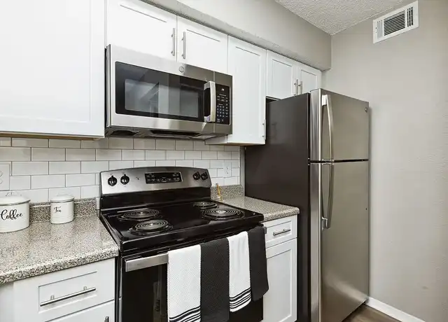 Property at Creekside Apartments - 3018 Knickerbocker Rd, San Angelo, TX, 76904, 1-2 bed, 1-2 bath, [object Object]