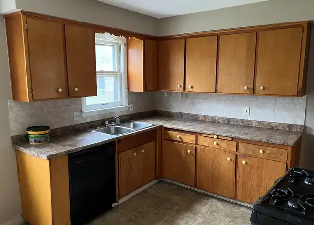 Property at 895 E 237th St Unit Down, Euclid, OH, 44123, 2 beds, 1 bath, [object Object]