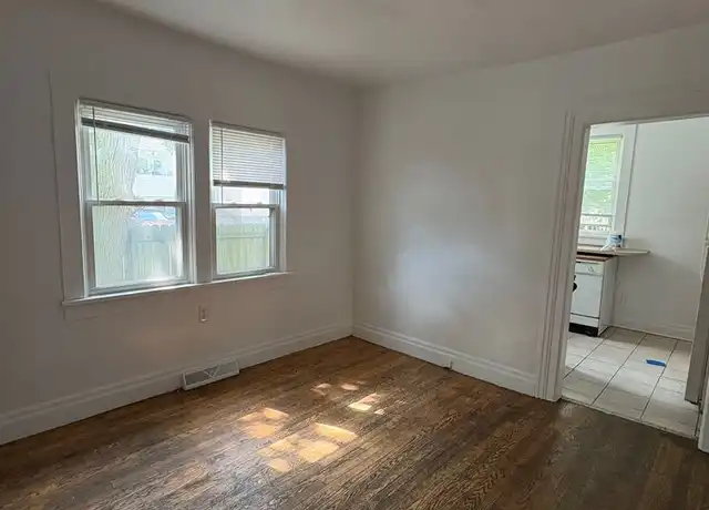 Property at 508 Emmet St, Ypsilanti, MI, 48197, 5 beds, 1.5 baths, [object Object]
