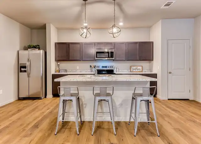 Property at Park Avenue Townhomes - 400 Lincoln Ln, Fort Smith, AR, 72903, 4 beds, 4 baths, [object Object]