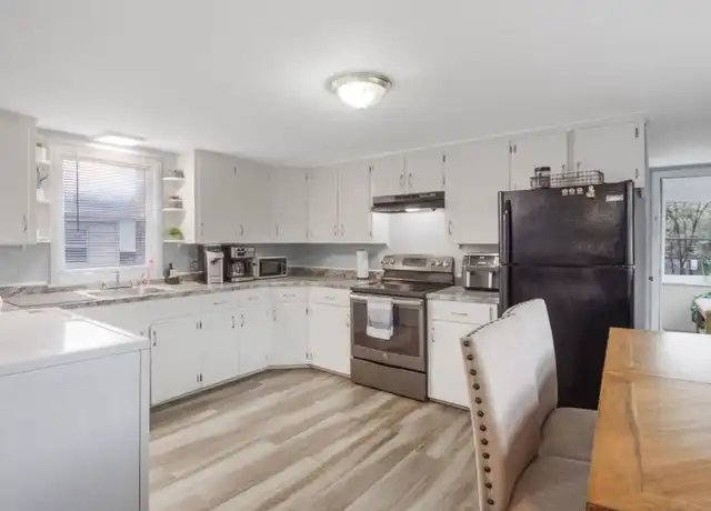 Property at 39 Vine St Unit 2, Nashua, NH, 03060, 3 beds, 1 bath, [object Object]