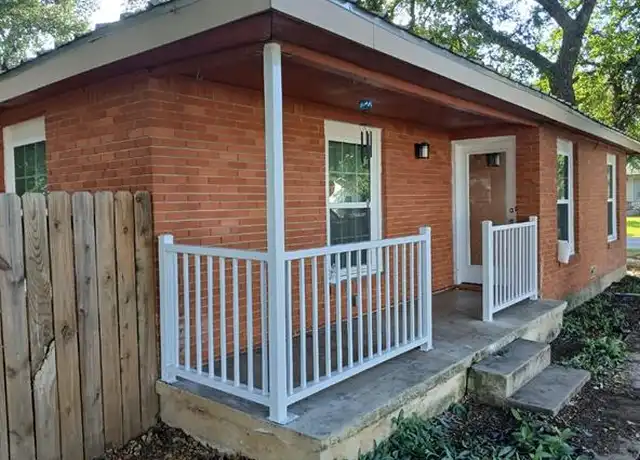 Property at 990 N McCart St, Stephenville, TX, 76401, 4 beds, 2 baths, [object Object]