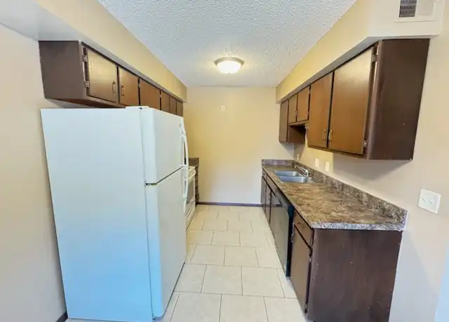 Property at 1822 Knox St Apt 3, Lincoln, NE, 68521, 1 bed, 1 bath, [object Object]