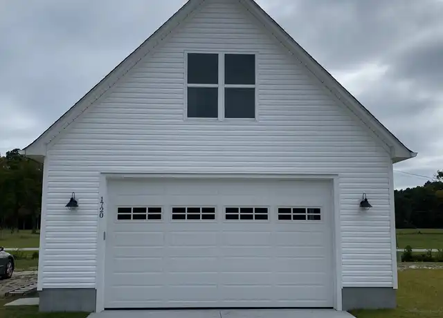 Property at 1720 N 20th St Unit 100, Morehead City, NC, 28557, 1 bed, 1 bath, [object Object]