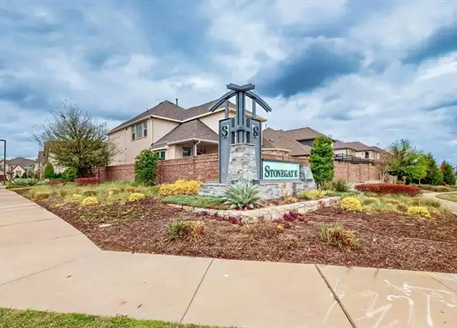 Property at 7702 Sonian Forest Dr, Irving, TX, 75063, 5 beds, 3 baths, [object Object]