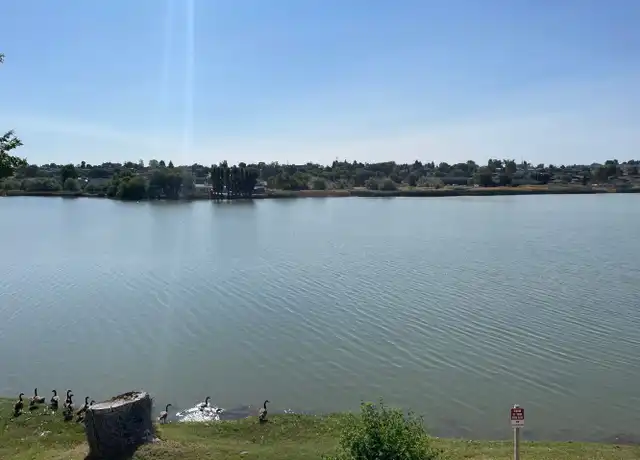 Property at 1015 W Lakeside Dr, Moses Lake, WA, 98837, 2 beds, 1 bath, [object Object]