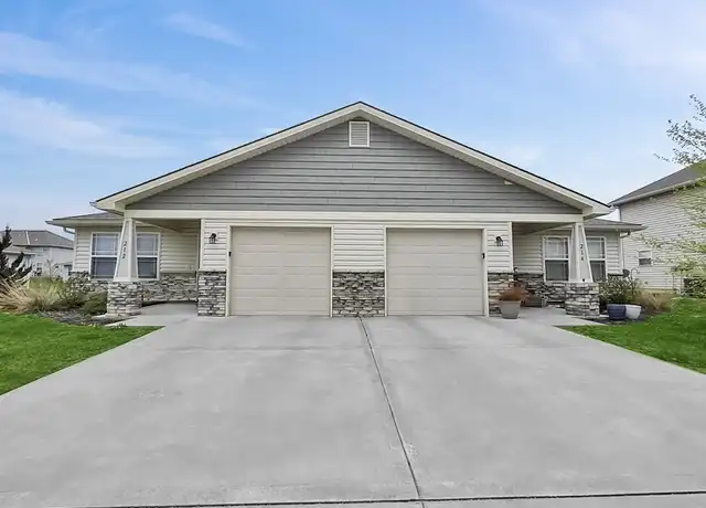 Property at 212 SW Lily St, Blue Springs, MO, 64014, 3 beds, 2 baths, [object Object]