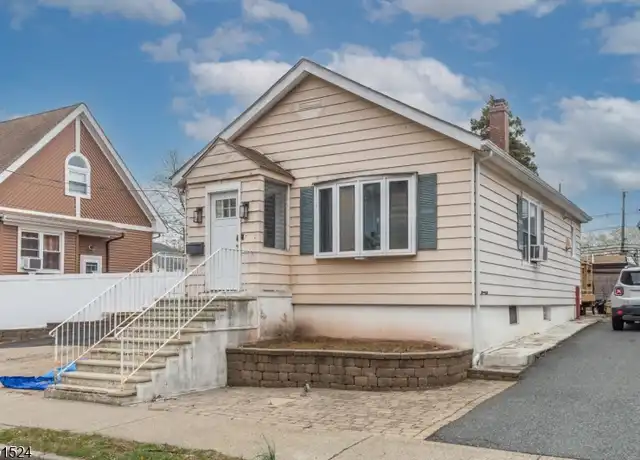 Property at 35 Bergen Blvd, Woodland Park, NJ, 07424, 2 beds, 1 bath, [object Object]