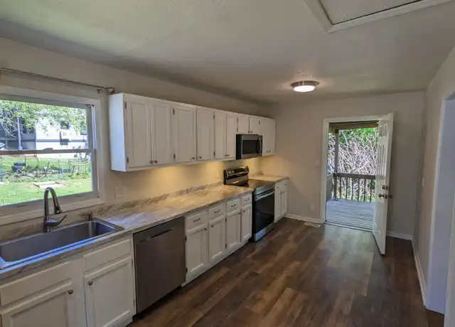Property at 5 Woodrow Pl, Asheville, NC, 28801, 2 beds, 2 baths, [object Object]