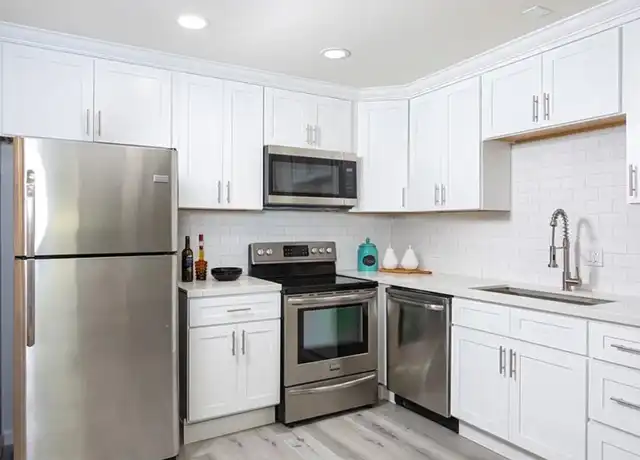 Property at 100 Scholz Plz, Newport Beach, CA, 92663, 1 bed, 1 bath, [object Object]