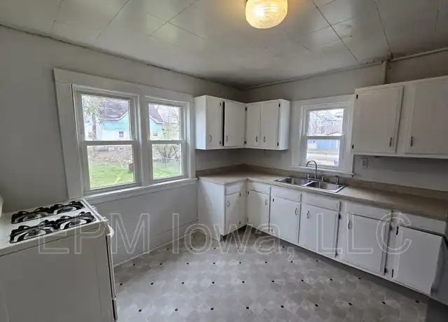 Property at 917 Fairview Ave, Waterloo, IA, 50703, 3 beds, 1 bath, [object Object]