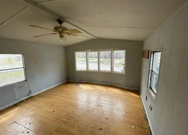 Property at 1806 E Webster Rd Unit 32, Flint, MI, 48505, 2 beds, 1 bath, [object Object]