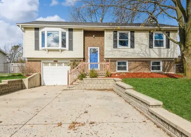 Property at 980 Brush Hill Ln, Lake Zurich, IL, 60047, 4 beds, 2 baths, [object Object]