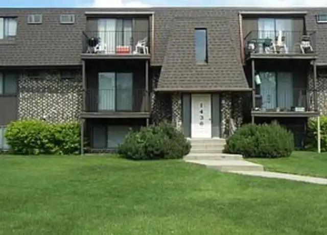 Property at 1424 Pioneer Rd, Crest Hill, IL, 60403, 2 beds, 1 bath, [object Object]