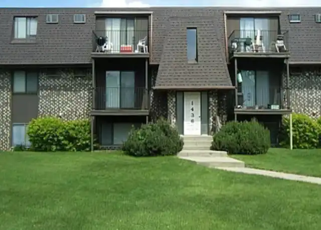 Property at 1424 Pioneer Rd, Crest Hill, IL, 60403, 2 beds, 1 bath, [object Object]