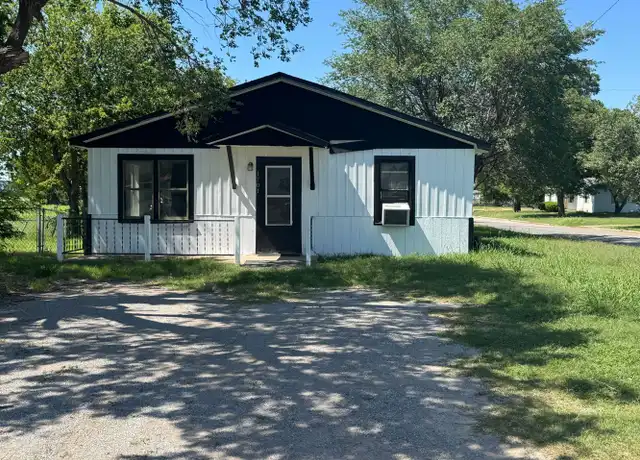 Property at 1701 SW Jefferson Ave, Lawton, OK, 73501, 4 beds, 2 baths, [object Object]