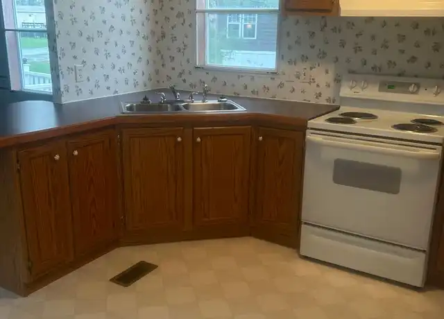 Property at 29 Sesame St, Skowhegan, ME, 04976, 3 beds, 1 bath, [object Object]