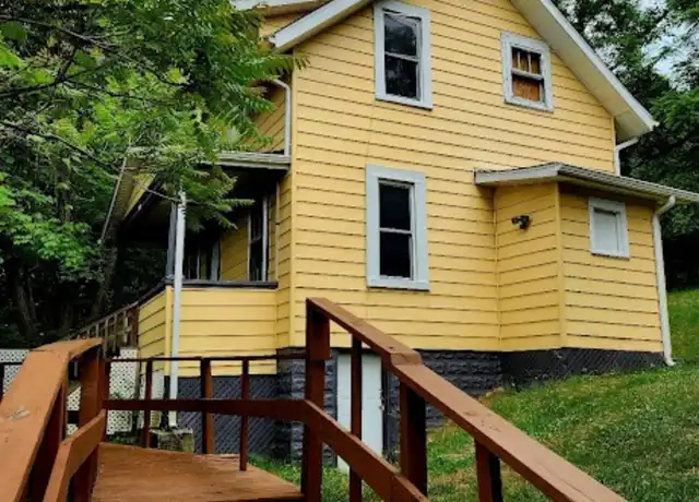 Property at 1048 College Ave, Morgantown, WV, 26505, 2 beds, 1 bath, [object Object]