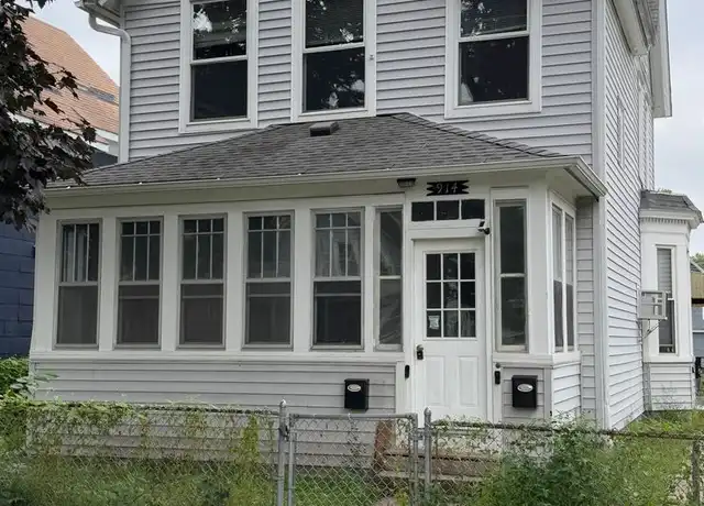 Property at 914 Lawson Ave E Unit 2, St Paul, MN, 55106, 2 beds, 1 bath, [object Object]