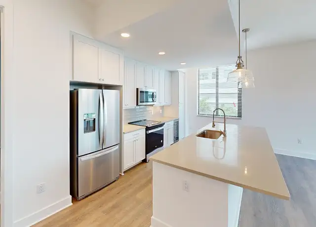 Photo of 468 Quay Cmns, Sarasota, FL 34236