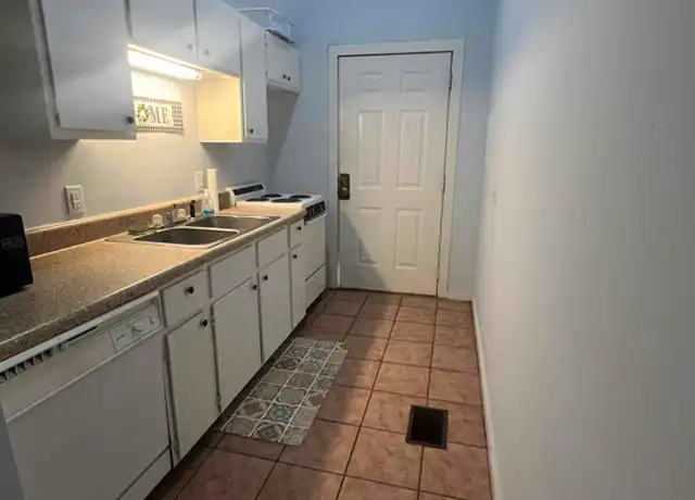 Property at 320 W Hall St Unit B, Savannah, GA, 31401, 3 beds, 1 bath, [object Object]