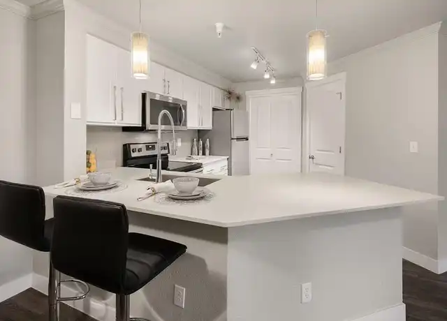 Property at Overlook at Lakemont - 5305 Lakemont Blvd SE, Bellevue, WA, 98006, 2 beds, 1-2 bath, [object Object]