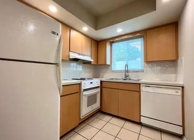 Property at 4771 100th Way N Unit 101, St. Petersburg, FL, 33708, 2 beds, 1 bath, [object Object]