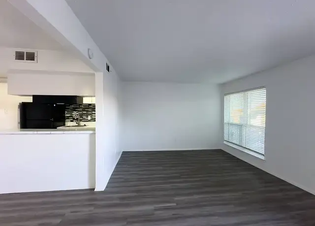 Photo of 2600 Highland Rd, Dallas, TX 75228