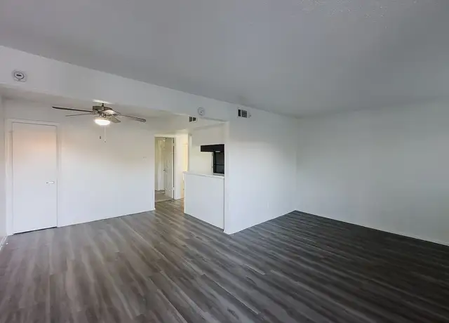 Photo of 2600 Highland Rd, Dallas, TX 75228