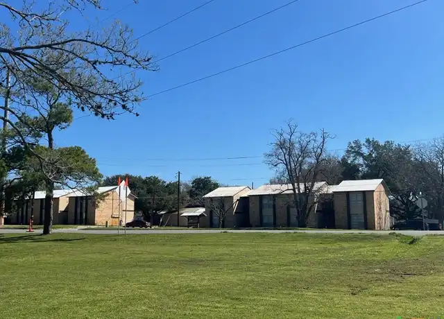 Property at 903 S Magnolia Ave Unit 12, Luling, TX, 78648, 2 beds, 1 bath, [object Object]