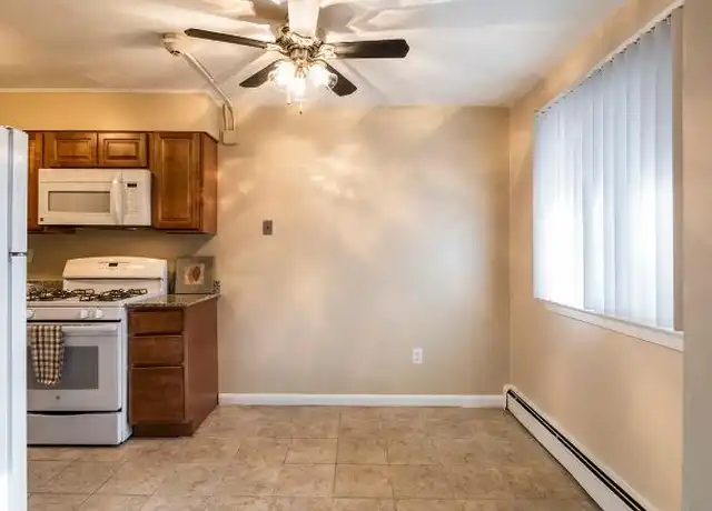 Property at 630 Oaklawn Ave, Cranston, RI, 02920, 1 bed, 1 bath, [object Object]