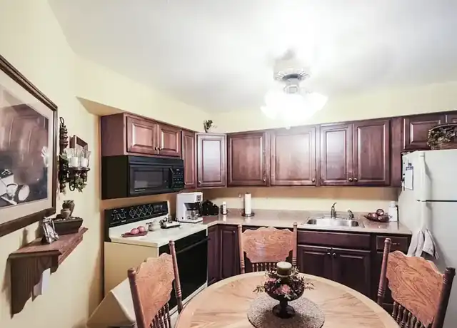 Property at Chalet Apartments - 4121 Center Rd, Brunswick, OH, 44212, 1 bed, 1 bath, [object Object]