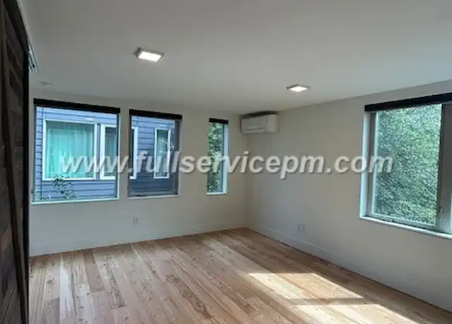 Property at 715 Martin Luther King Junior Way, Seattle, WA, 98122, 2 beds, 2 baths, [object Object]
