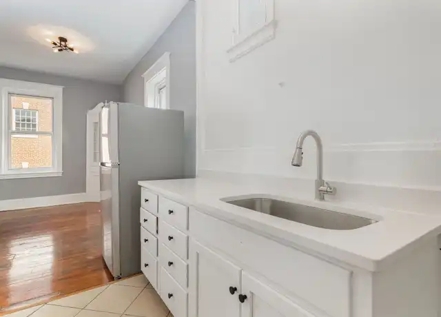 Property at 32 W High St Apt 302, Carlisle, PA, 17013, 2 beds, 1 bath, [object Object]