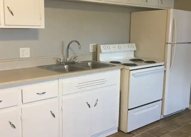 Property at 1006 Forest Ct Unit B07 1060 02, Kansas City, KS, 66103, 1 bed, 1 bath, [object Object]