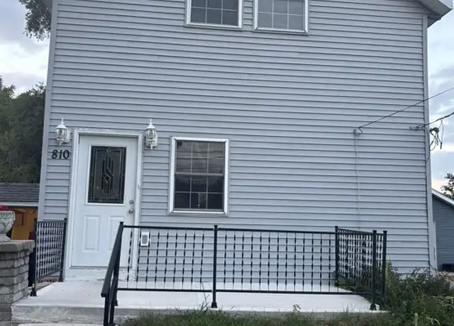 Property at 810 Stewart Ave, Elgin, IL, 60120, 3 beds, 2.5 baths, [object Object]