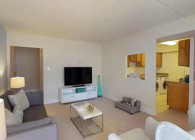 Property at Stuart Woods* - 140-A Laurel Way, Herndon, VA, 20170, 1-2 bed, 1 bath, [object Object]