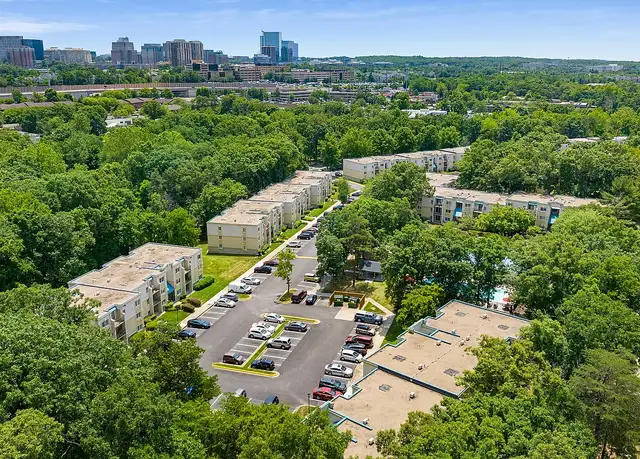 Photo of 140-A Laurel Way, Herndon, VA 20170