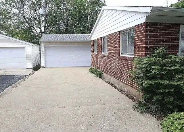 Property at 312 Rowe Dr Unit N/A, Bloomington, IL, 61701, 4 beds, 2 baths, [object Object]