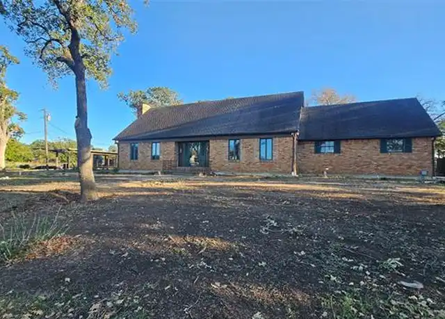 Property at 3332 Helm Ln, Denton, TX, 76210, 4 beds, 2 baths, [object Object]